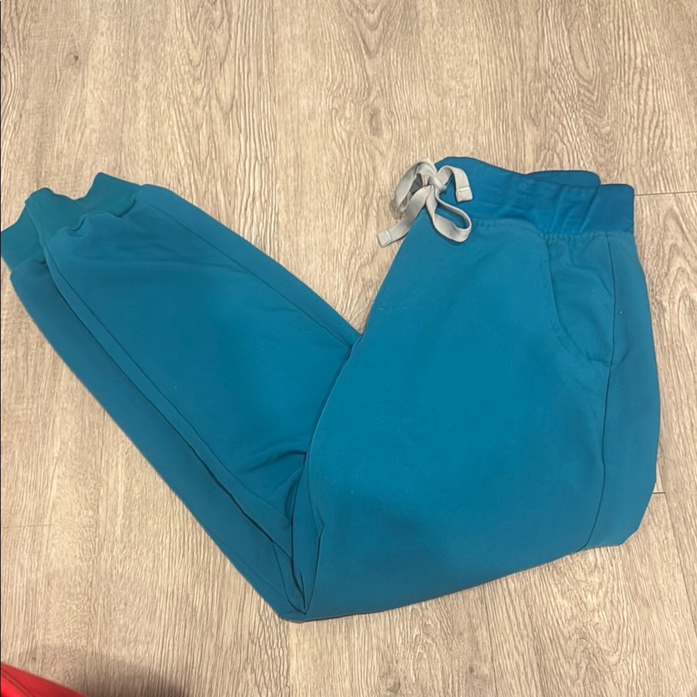 FIGS Zamora joggers 🚑